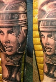 小臂美丽的黑白古罗马女战士纹身图案