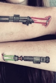 情侣手臂卡通光剑纹身图案