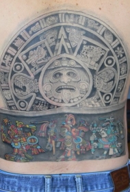 背部彩色玛雅雕塑与画壁纹身图案