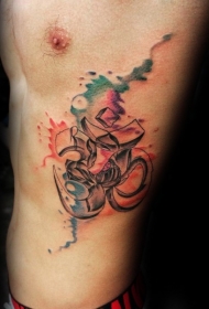 水彩画风格的印度符号纹身图案