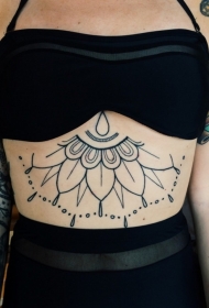 简单的腹部黑色挂饰纹身图案