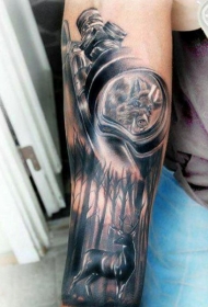 神秘的彩色鹿在森林纹身图案