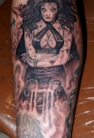 恶魔性感女郎肖像纹身图案