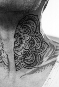 颈部幻想黑色梵花纹身图案