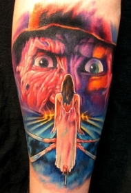 恐怖风格怪物和女孩背影纹身图案