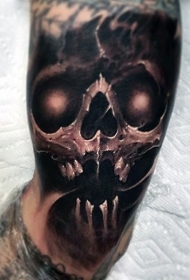 手臂奇怪的恶魔的头颅彩色纹身图案