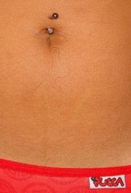 腹部黑灰小鸟纹身图案