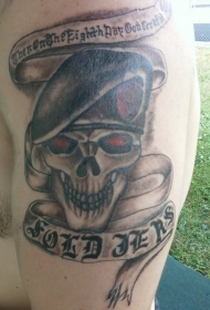 彩色的贝雷帽和骷髅字符手臂纹身图案