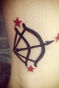 黑色的猎人弓箭与星星纹身图案