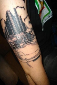 街上的黑色汽车手臂纹身图案