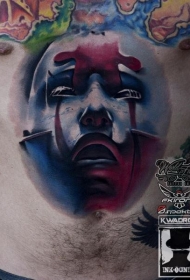 胸部神秘的彩色人脸肖像纹身图案