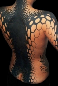 全甲夸张的黑色六边形组合纹身图案