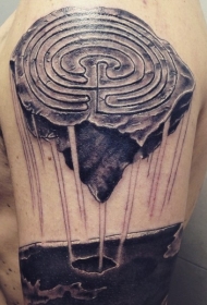 大臂黑色神秘的石头纹身图案