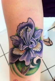 手臂很酷的卡通彩色鸢尾花纹身图案