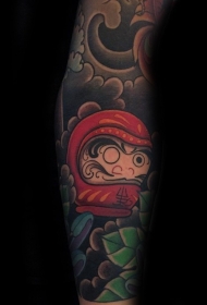 手臂彩色乐高风格的不倒翁纹身图案