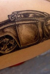 黑白汽车纹身图案