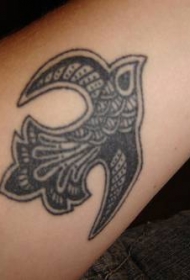 黑色花纹小鸟纹身图案