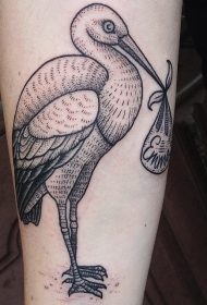 old school小臂黑白线条字母与鹤纹身图案