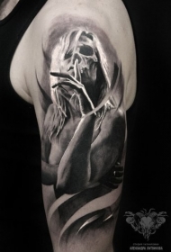 神秘现实主义风格毛骨悚然女人纹身图案