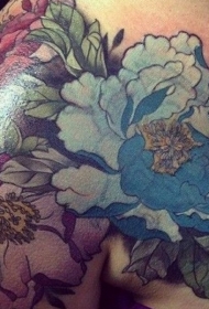 肩部彩色牡丹花纹身图案