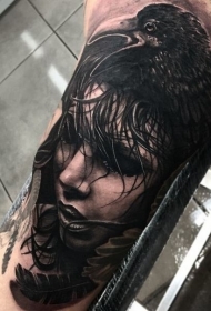 现实主义风格的深色妇女肖像纹身图案