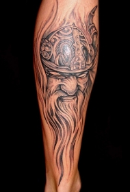 腿部黑色长胡子的海盗头头盔纹身