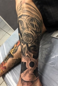 小腿核战争为主题的黑色防毒面具和辐射符号纹身图案