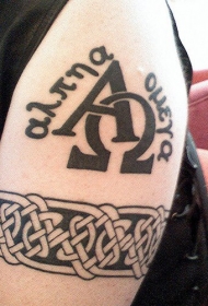 大臂标志和凯尔特结臂环纹身图案