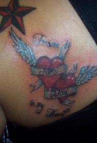 肩部彩色星星和翅膀纹身图片