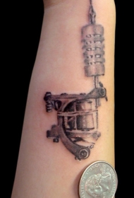 手臂黑灰色机械纹身图案