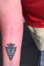 小臂卡通彩色的部落箭头纹身图案