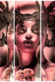 全新风格彩色魔鬼女肖像纹身图案