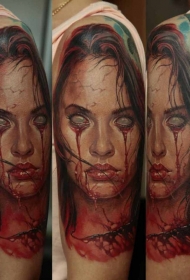 肩部彩色恐怖风格血腥女人肖像纹身