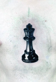胸部黑色逼真的棋子纹身图案