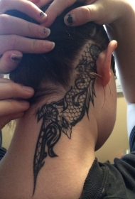 颈部波利尼西亚风格黑色图腾饰品纹身图案