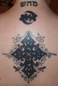 图腾与十字架纹身图案