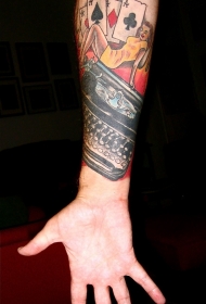 手臂彩色扑克牌和女孩印刷机纹身图案