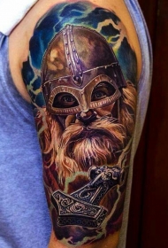 肩部彩色中世纪老战士纹身图案