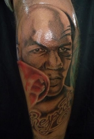 迈克泰森脸部肖像和字母纹身图案
