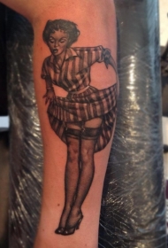 手臂灰色复古辣妹纹身图案