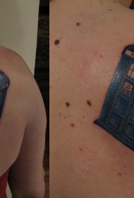 肩部奇怪逼真的房子友谊纹身图案