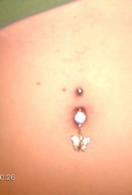 肚子上小不起眼的红甲虫纹身图案