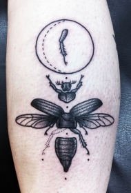 小腿断开的昆虫黑色纹身图案