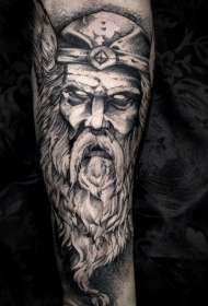 惊人的黑白胡子男战士纹身图案