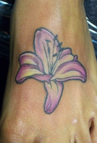 脚部浅紫色百合花纹身图案