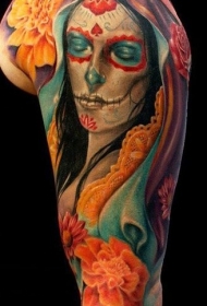 肩部彩色死亡女神花朵纹身图案
