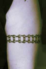 手臂个性的铁路臂环纹身图案