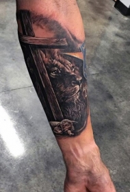 狮子和羔羊木头十字架纹身图案