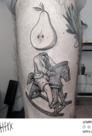 腿部令人毛骨悚然的男子与玩具马纹身