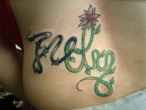 腰部彩色藤蔓花朵纹身图案